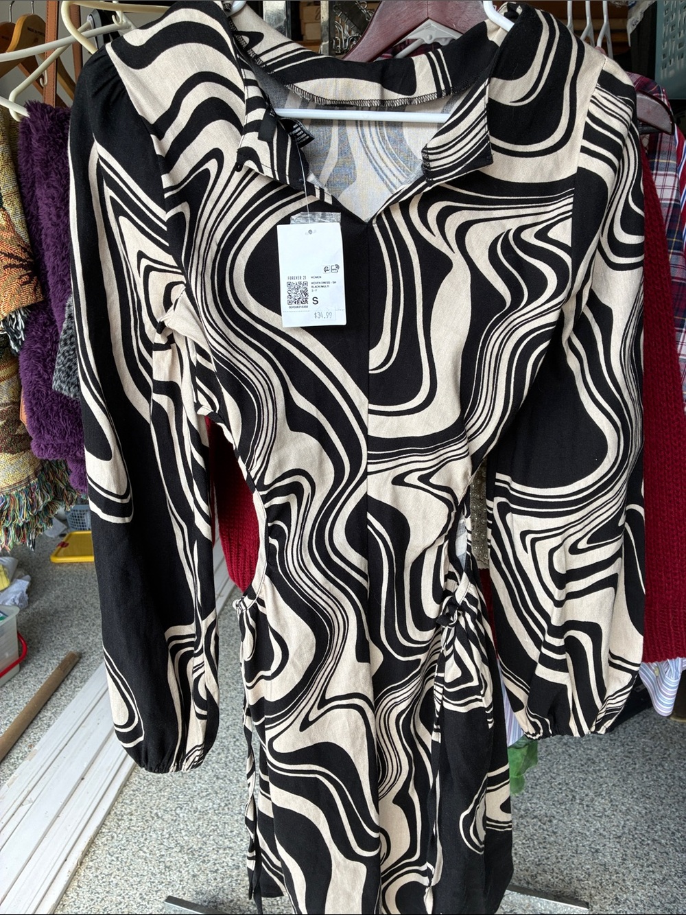 Forever 21 Black and Cream Swirl Long Sleeve Tunic